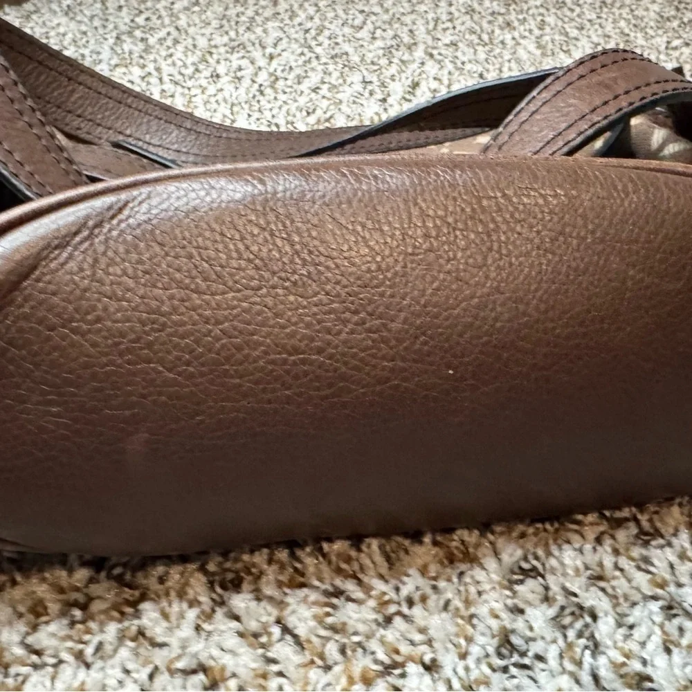 Fossil brown logo